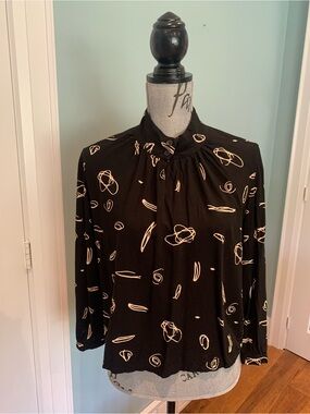 Eve Gravel Sandstorm Blouse in Black with Cream Tumbleweed Print